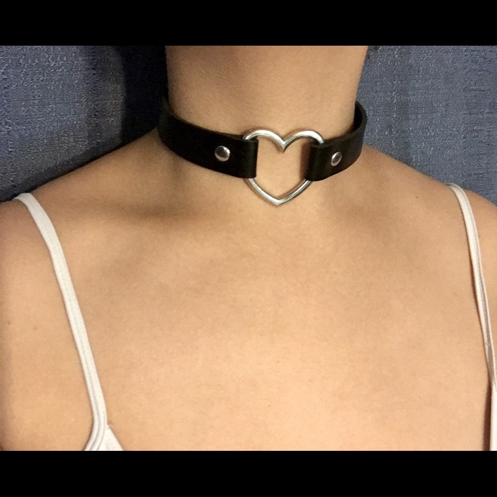 Heart Cut Out Choker